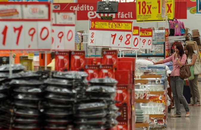Inflação faz 58% dos brasileiros reduzirem compras de alimentos, diz Datafolha
