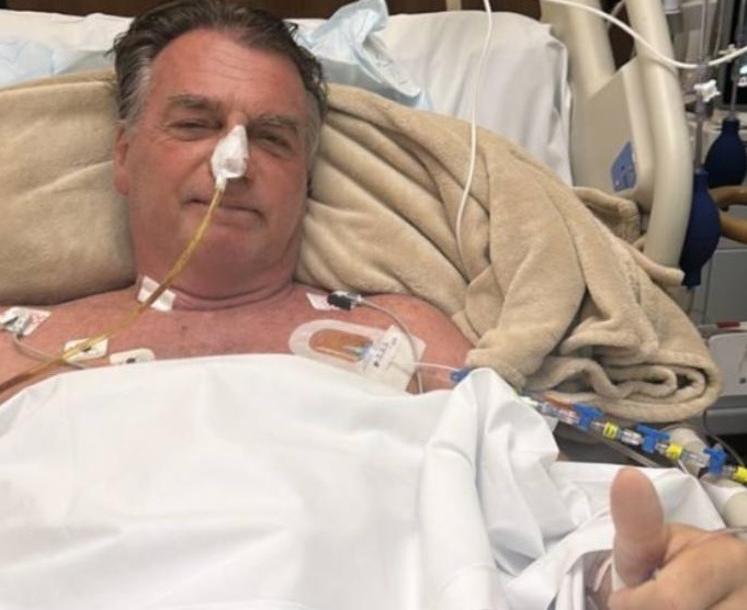 Michelle Bolsonaro divulga primeira foto de Bolsonaro após cirurgia de 12 horas