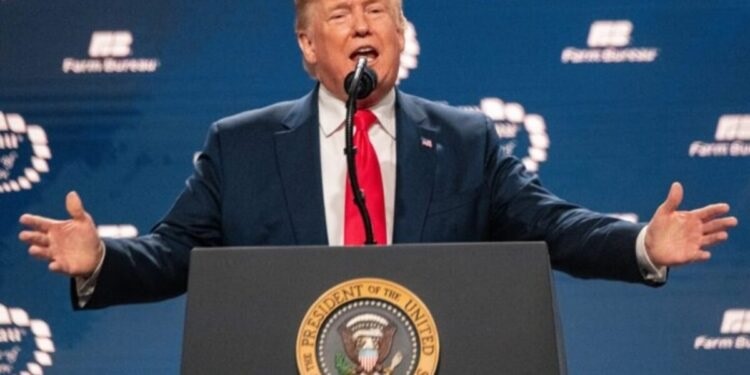 Justiça impede Trump de revogar visto de 530 mil imigrantes legais