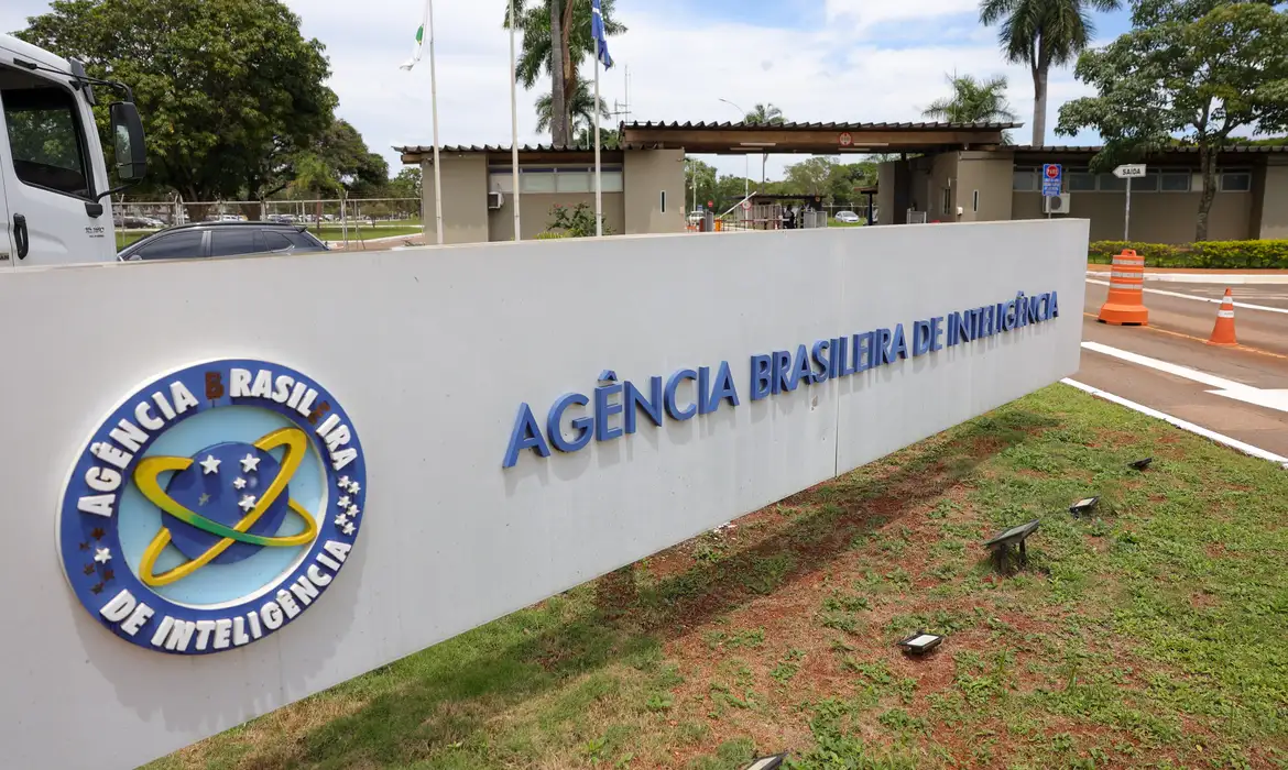 Diretor da Abin é intimado pela PF após suposta espionagem contra Paraguai