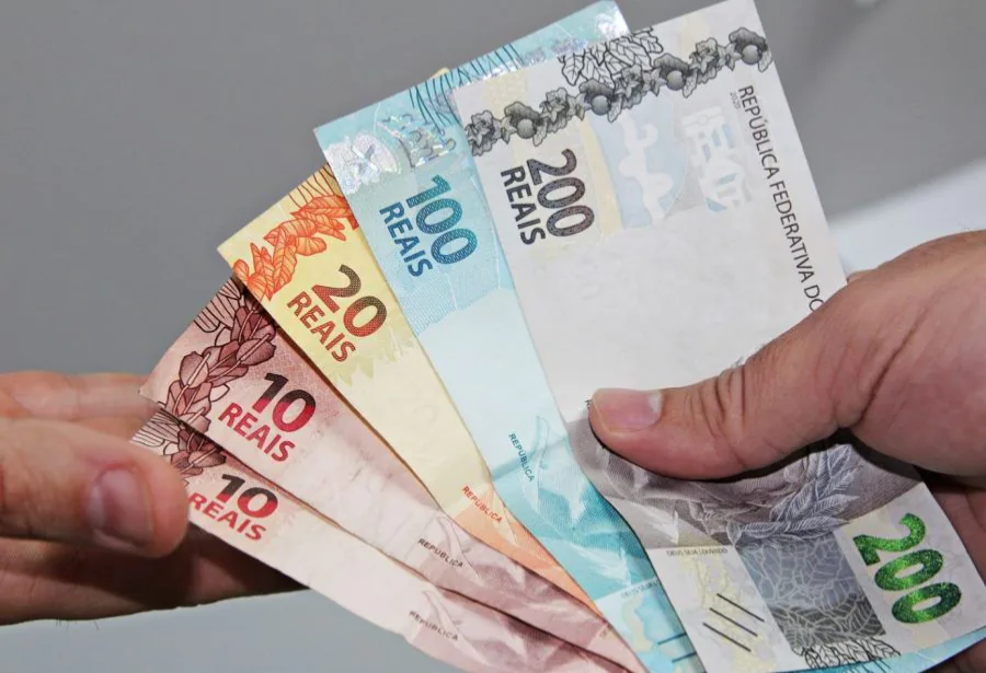 Governo deve apresentar salário mínimo de R$ 1.627 para 2026