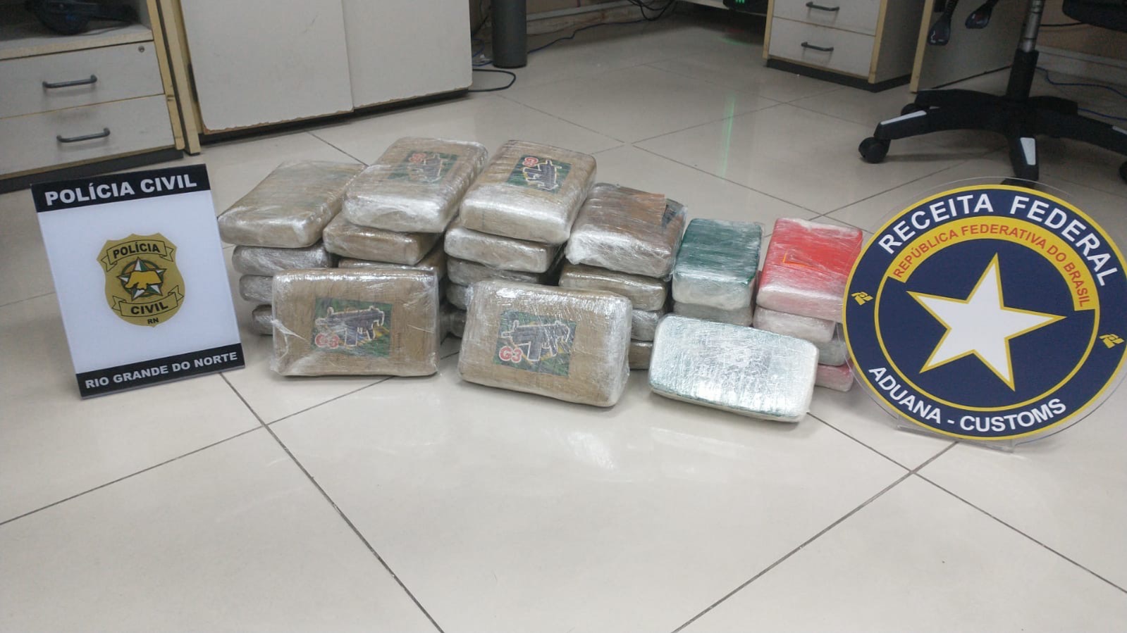 PCRN e Receita Federal apreendem drogas e armamentos avaliados em R$ 2 milhões 