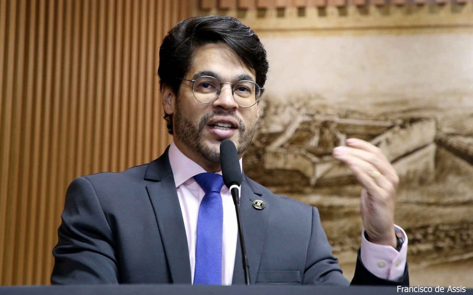 Vereador denuncia subutilização de tomógrafo enquanto crianças esperam diagnóstico no RN