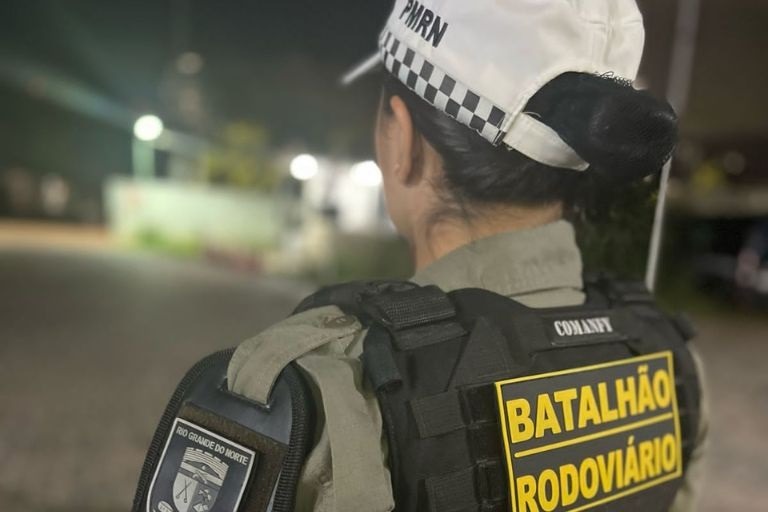Motorista é preso ao tentar subornar policiais rodoviários na Zona Leste de Natal