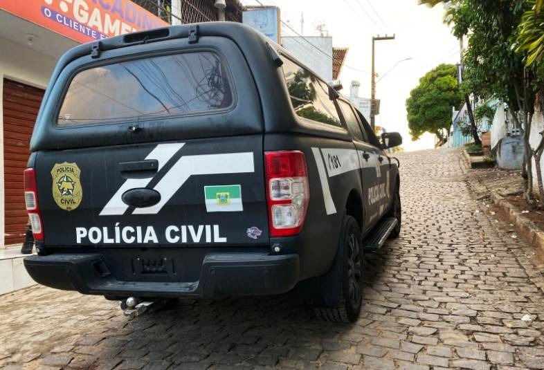 Homem trans de 22 anos é morto a facadas após discussão com vizinho em Mossoró