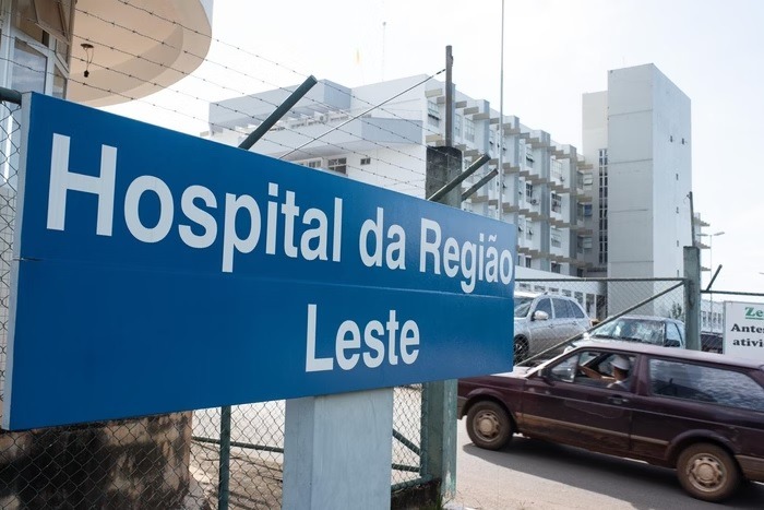 Adolescente reclama de atendimento e tem aborto na privada de hospital