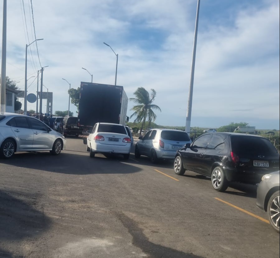 População fecha BR-304 em protesto pela morte de criança