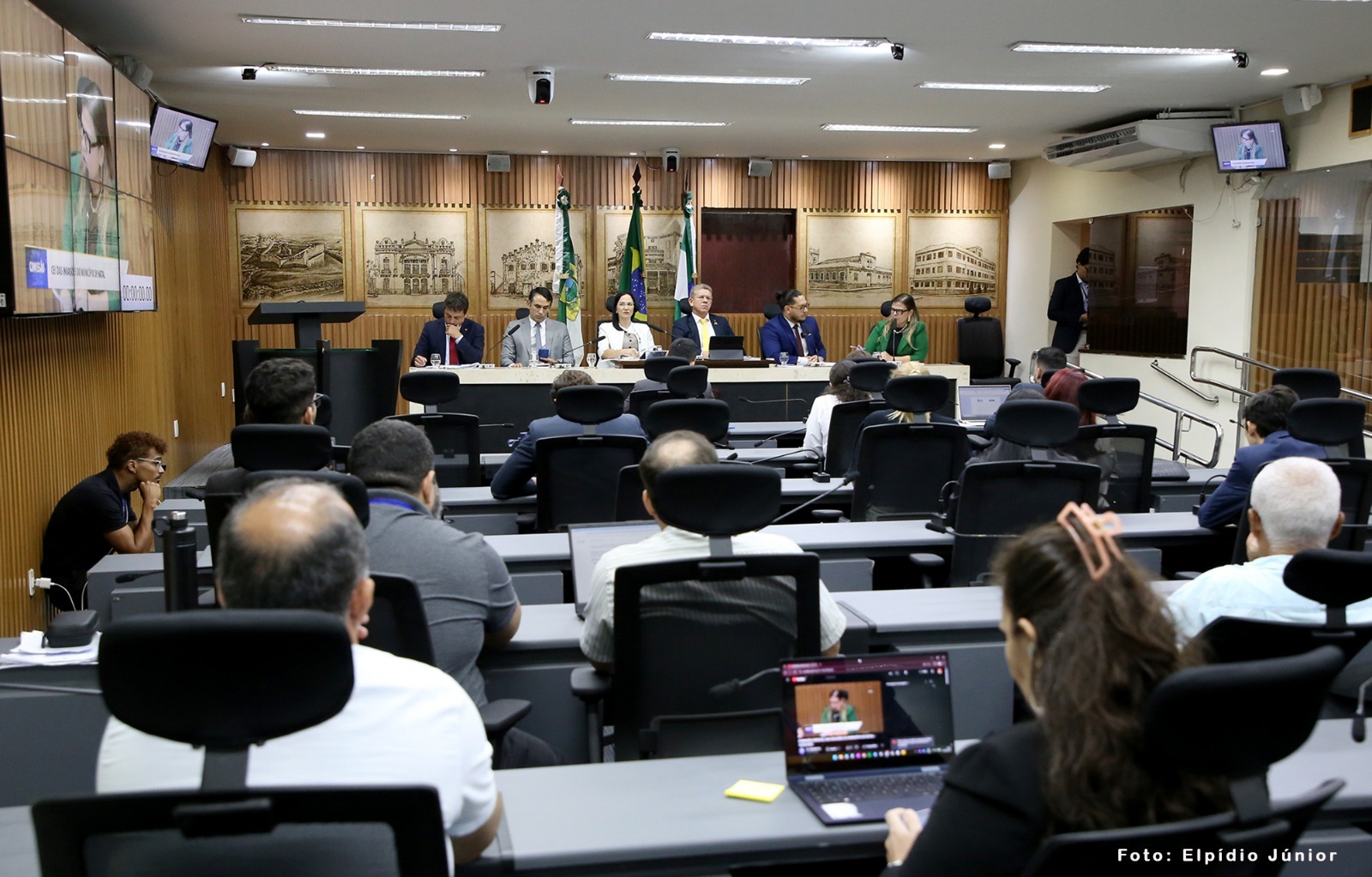 Secretárias são ouvidas por CEI que investiga invasões em áreas privadas