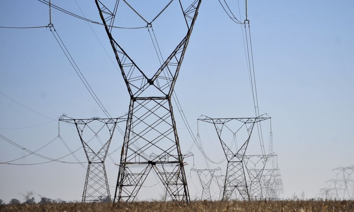Pré-paga e por horário: Ministério propõe novas modalidades à conta de luz
