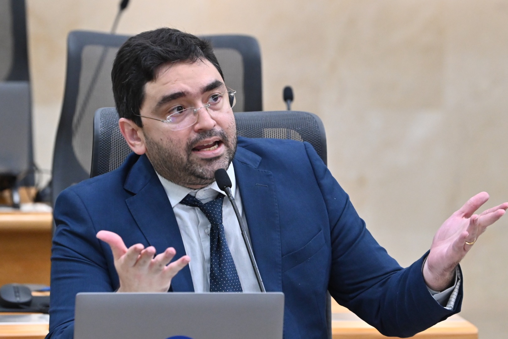Deputado acusa Caern de danificar vias públicas em Natal; veja vídeo