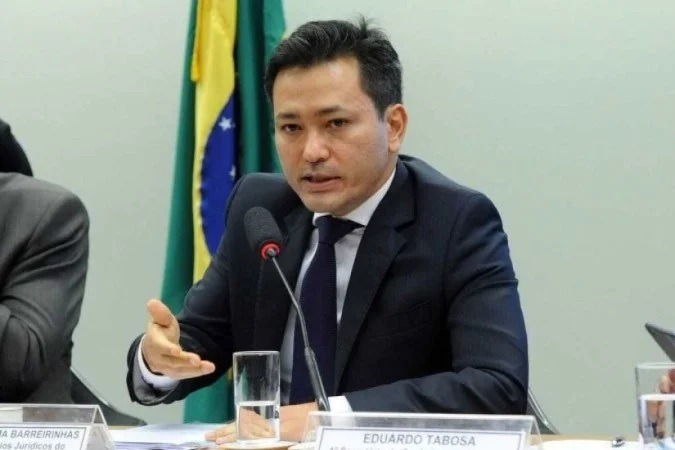 Auditores fiscais pressionam pela saída do secretário da Receita Federal