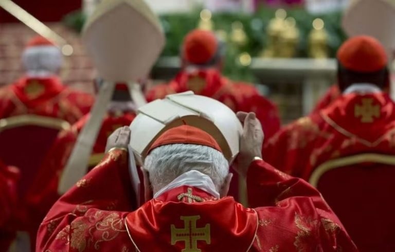 Quais são os próximos passos da Igreja Católica após a morte do papa Francisco