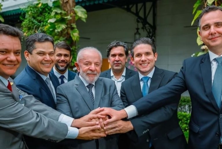 Planalto aposta em jantar de Lula com Motta para barrar anistia