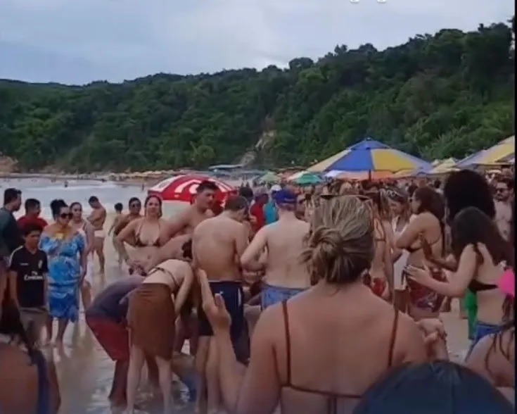 Turista cearense morre afogado na Praia do Madeiro, em Tibau do Sul