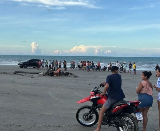 VÍDEO: Duas pessoas morrem em queda de girocóptero no litoral do RN