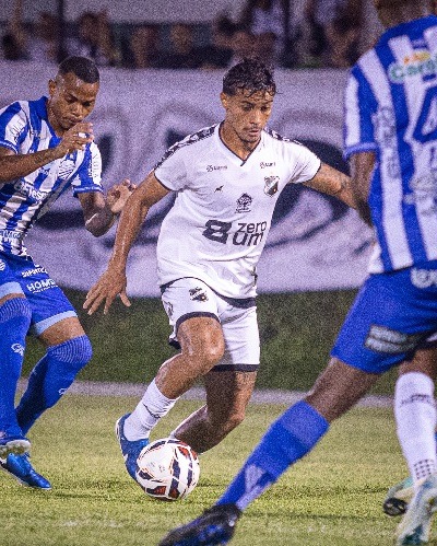 Com gols nos acréscimos, ABC e CSA empatam no Frasqueirão