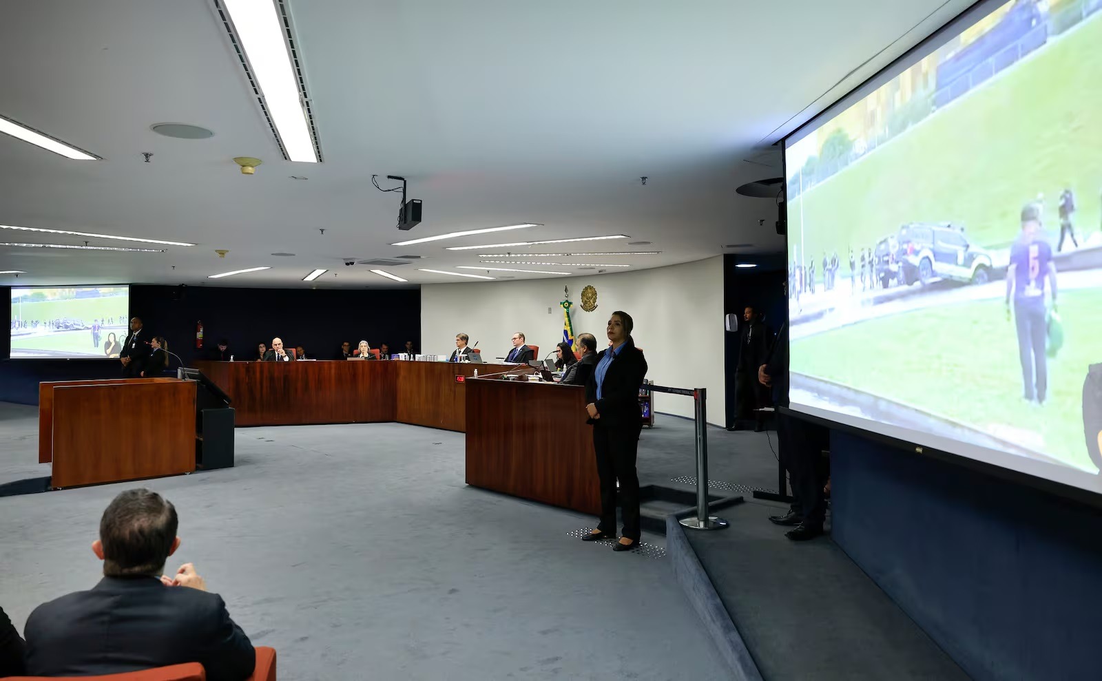 STF lacra celulares e proíbe gravações em sessão para julgar acusados do 8 de Janeiro