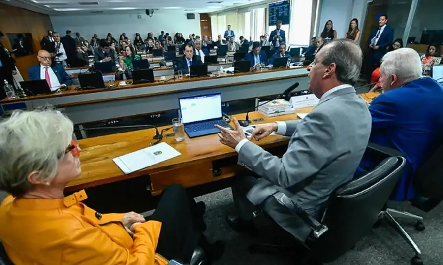 PEC do fim da reeleição para presidente da República avança no Senado