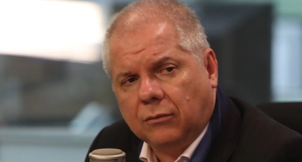 Lula manda demitir presidente do INSS, alvo de operação da PF