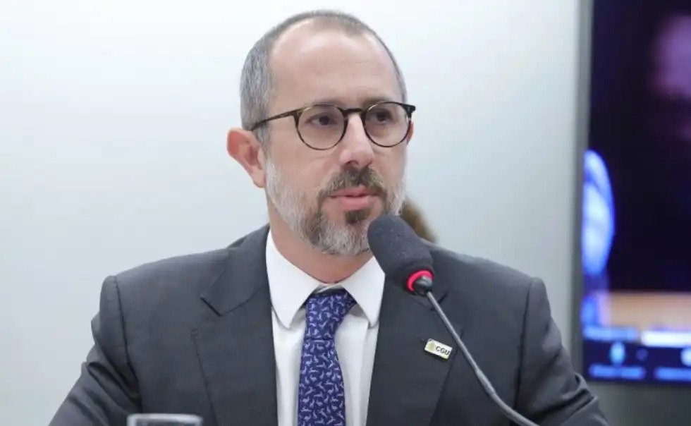 Governo suspende acordos de desconto sindical no INSS após fraude
