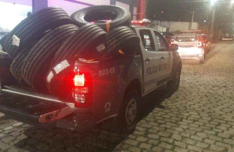 Motorista é feito de refém por ladrões de carga na BR-101