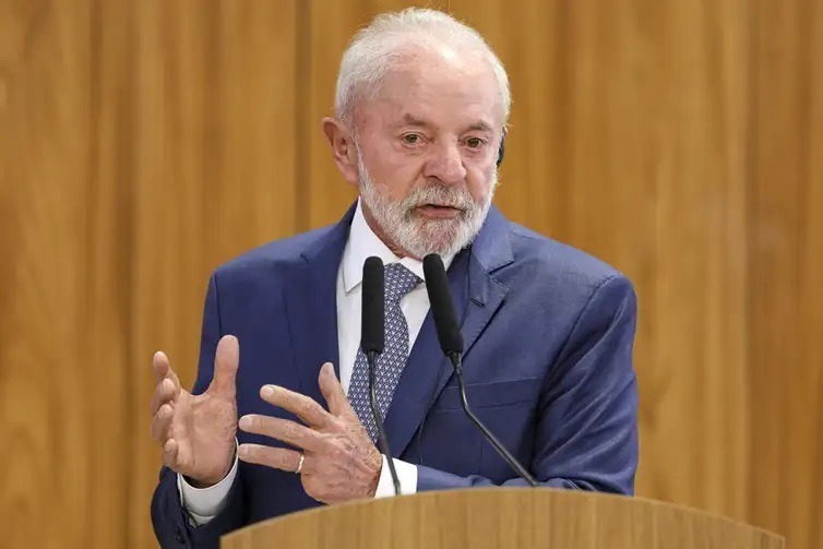 Arrecadação de impostos do governo federal se aproxima de R$ 1,3 trilhão