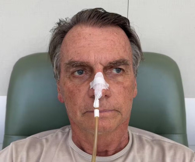 Bolsonaro completa duas semanas da cirurgia e não tem previsão de alta
