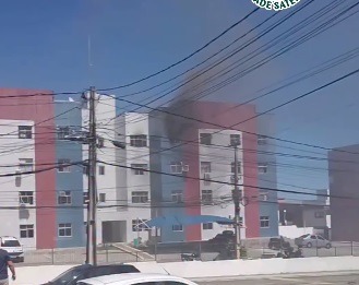 VÍDEO: Incêndio destrói apartamento no Pitimbu e mata cachorro de estimação
