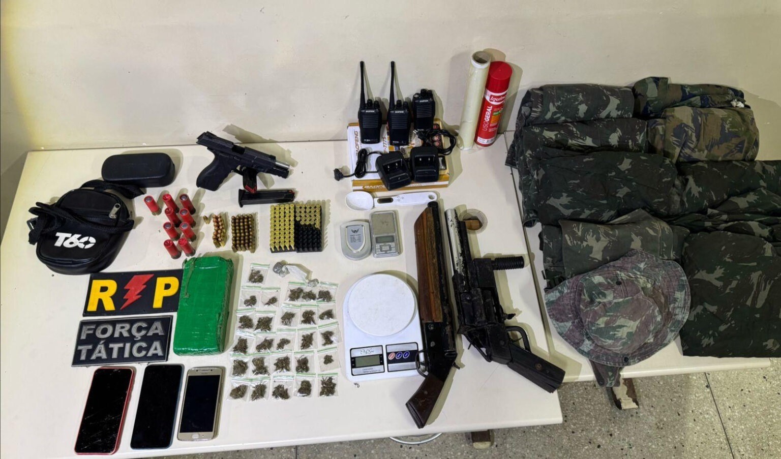 Operação policial prende nove suspeitos e desarticula facção criminosa na Zona Norte