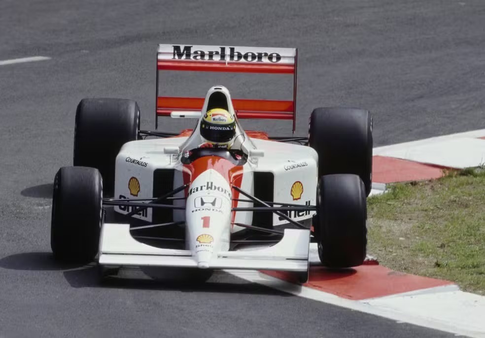 Capacete histórico de Ayrton Senna é vendido por valor recorde em leilão