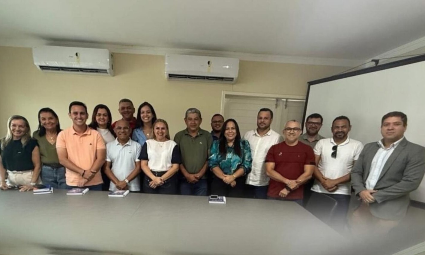 Presidenta Erika Emídio se reúne com vereadores para discutir a construção da sede própria do Poder Legislativo de Macaíba