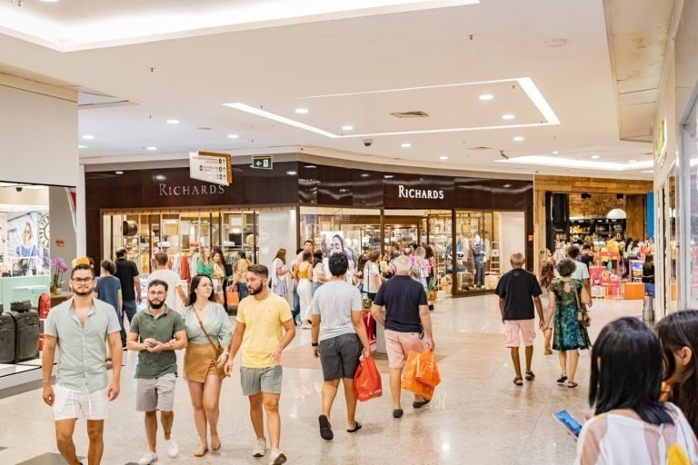 Dia do Trabalhador: Veja o que abre e fecha no comércio de Natal no feriado de 1º de maio