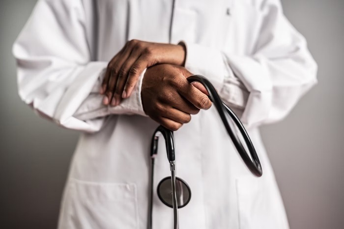 Mulheres se tornam maioria entre os médicos no Brasil pela 1ª vez