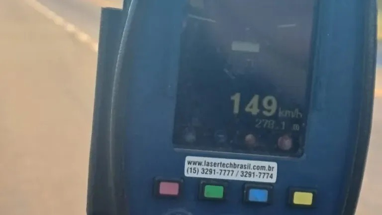 PRF flagra veículo a 149 km/h na BR-304 durante Operação Dia do Trabalho no RN