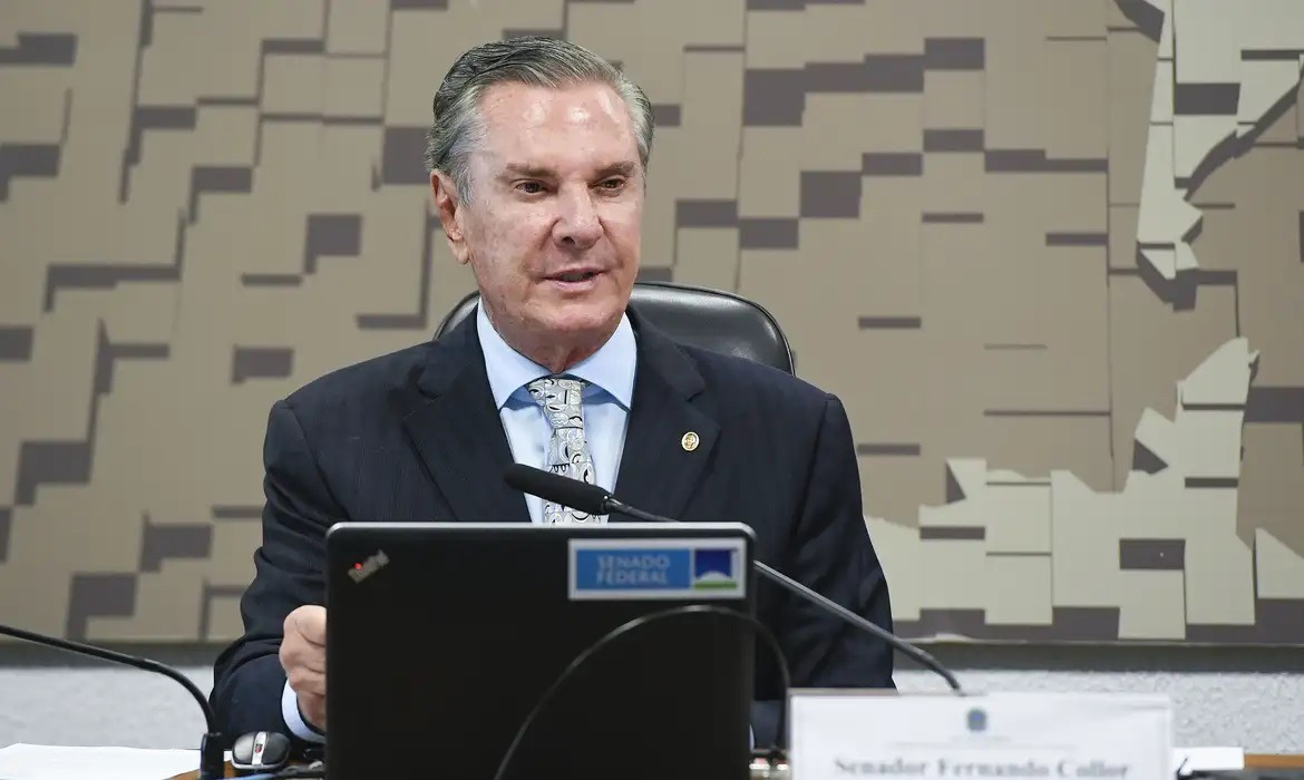 Collor deixa presídio para cumprir pena em casa