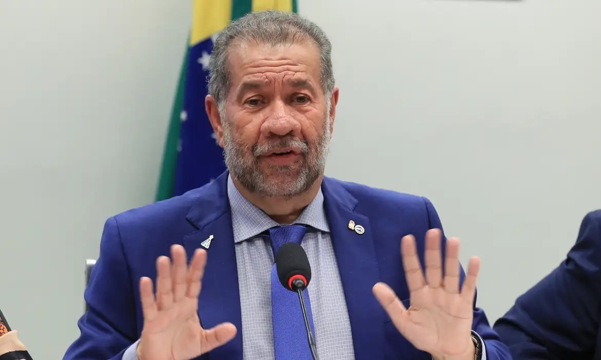 Lupi deve entregar o cargo nesta sexta, dizem auxiliares do governo