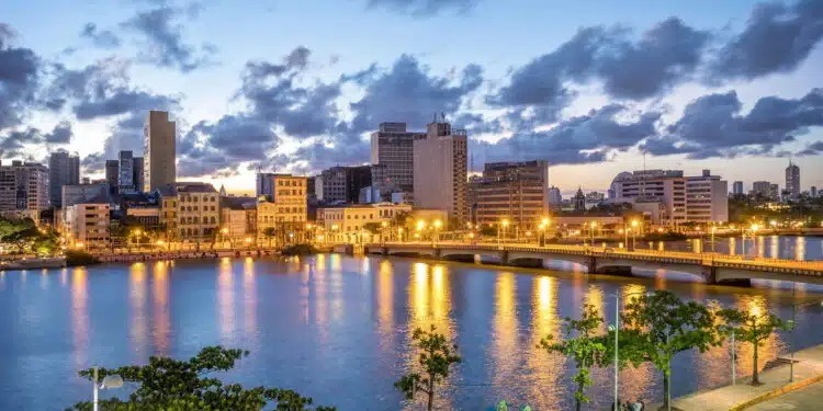Nordeste tem três cidades entre as mais felizes do Brasil em 2025