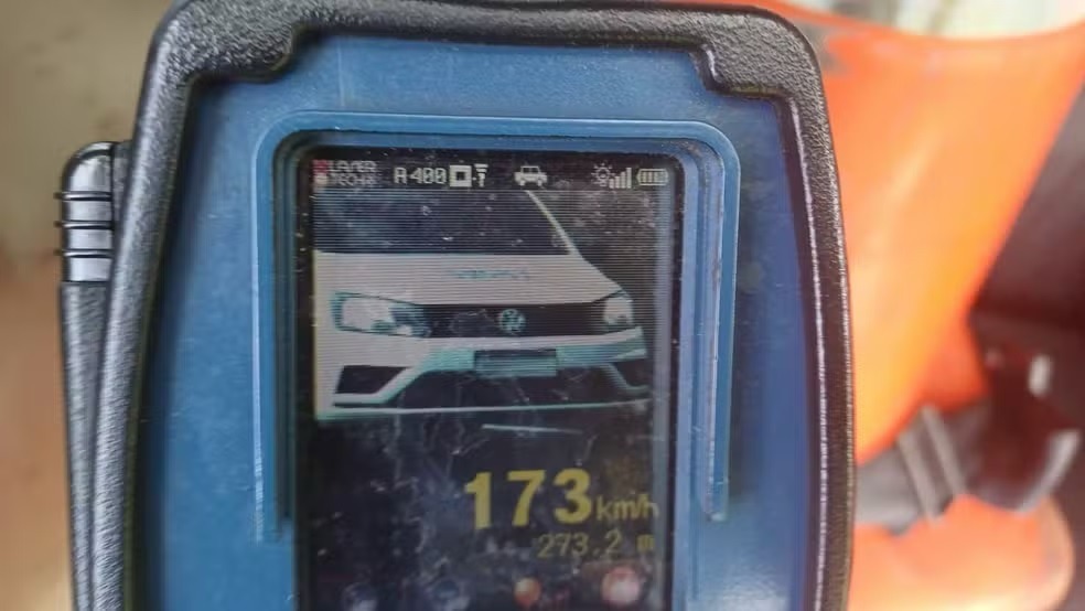 Rodovia vira pista de corrida: PRF flagra carro a 173 km/h no RN