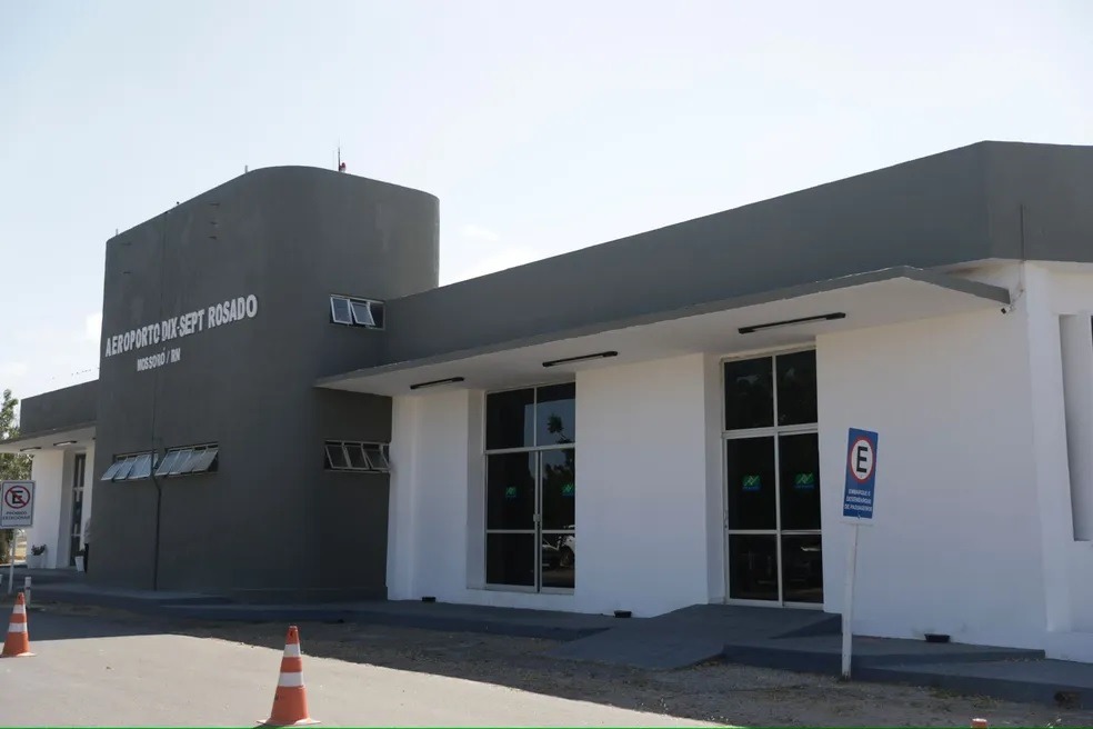 Companhias aéreas cancelam voo sem avisar e são condenadas a indenizar passageiro no RN