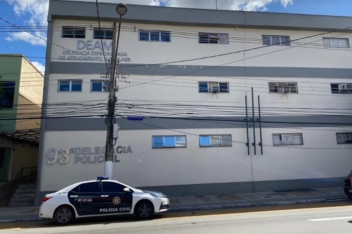 Menino de 11 anos é achado dormindo em caminhão após pai abandoná-lo