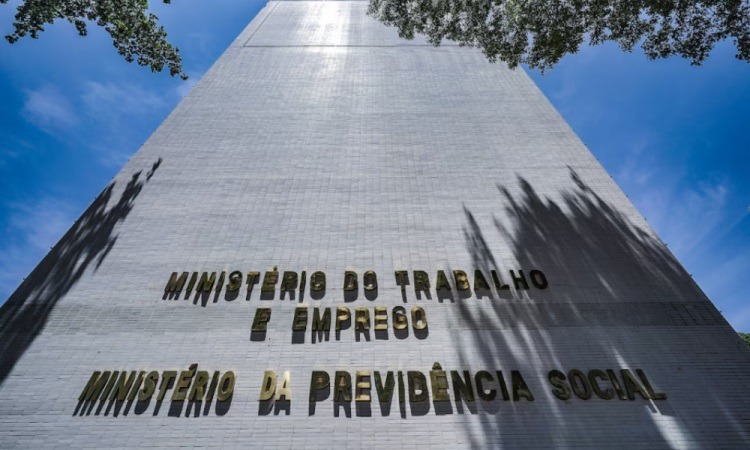 Ministério do Trabalho multiplica verba e fecha contratos com ONGs ligadas a sindicatos