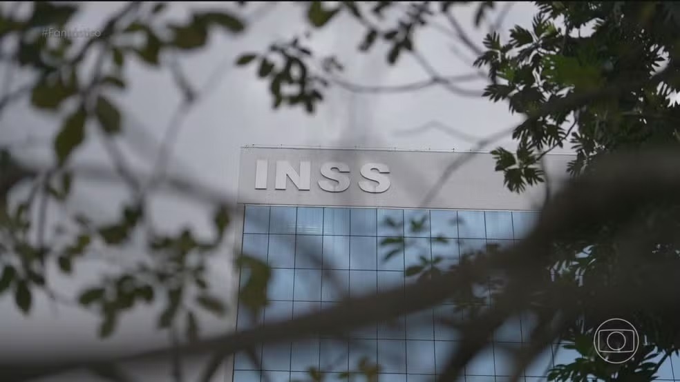 Investigações no INSS avançam sobre empréstimos consignados: só em 2023 foram 35 mil reclamações; volume de descontos chegou a R$...