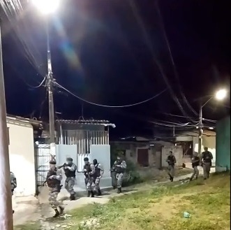 VÍDEO: Troca de tiros entre PMs e criminosos assusta moradores da Zona Oeste de Natal