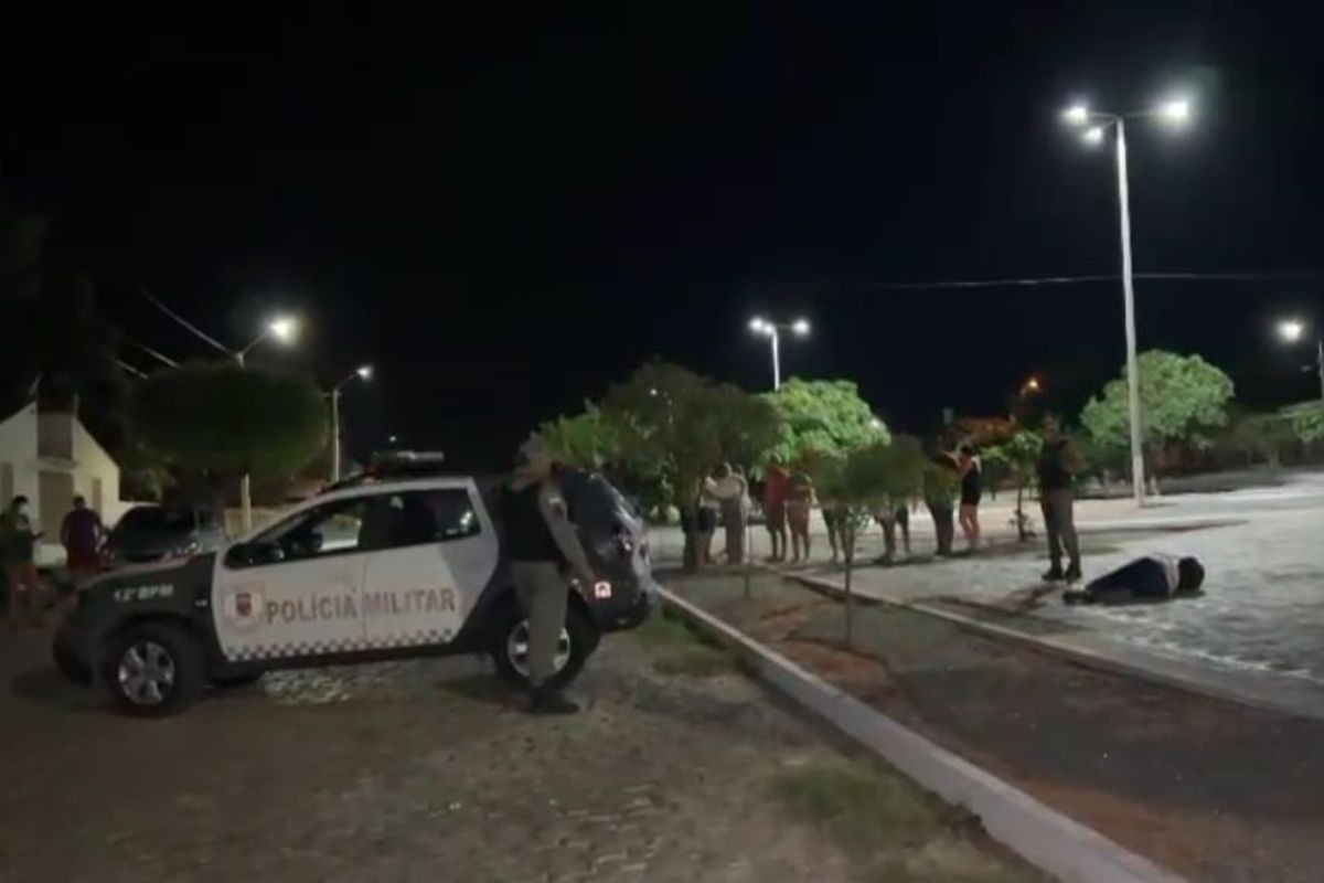 Jovem é assassinado em praça pública no interior do RN 