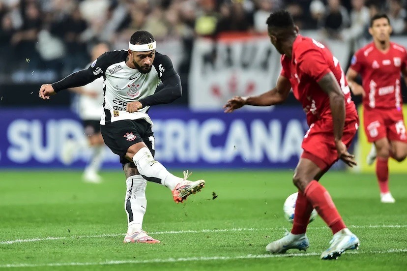 Corinthians sai na frente, cede o empate e se complica na Sul-Americana; veja os gols