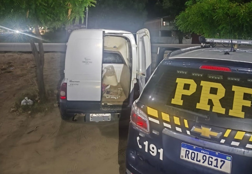 PRF apreende artefatos explosivos e prende homem em Caicó