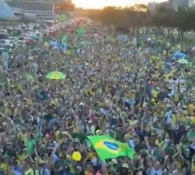 Vídeo: Ato pró-anistia com presença de Bolsonaro em Brasília reúne milhares de pessoas