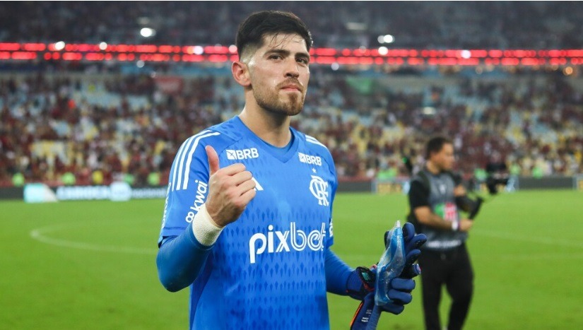 Jogadores do Flamengo sofrem tentativa de assalto; carro do goleiro Rossi é atingido por tiros