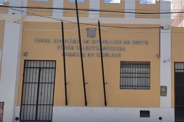 Mãe vai a júri popular por tentar matar filha de 1 ano com água fervente no interior do RN