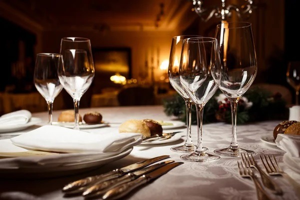 Três médicos têm intoxicação e dois vão parar na UTI após jantar em restaurante de luxo em Natal